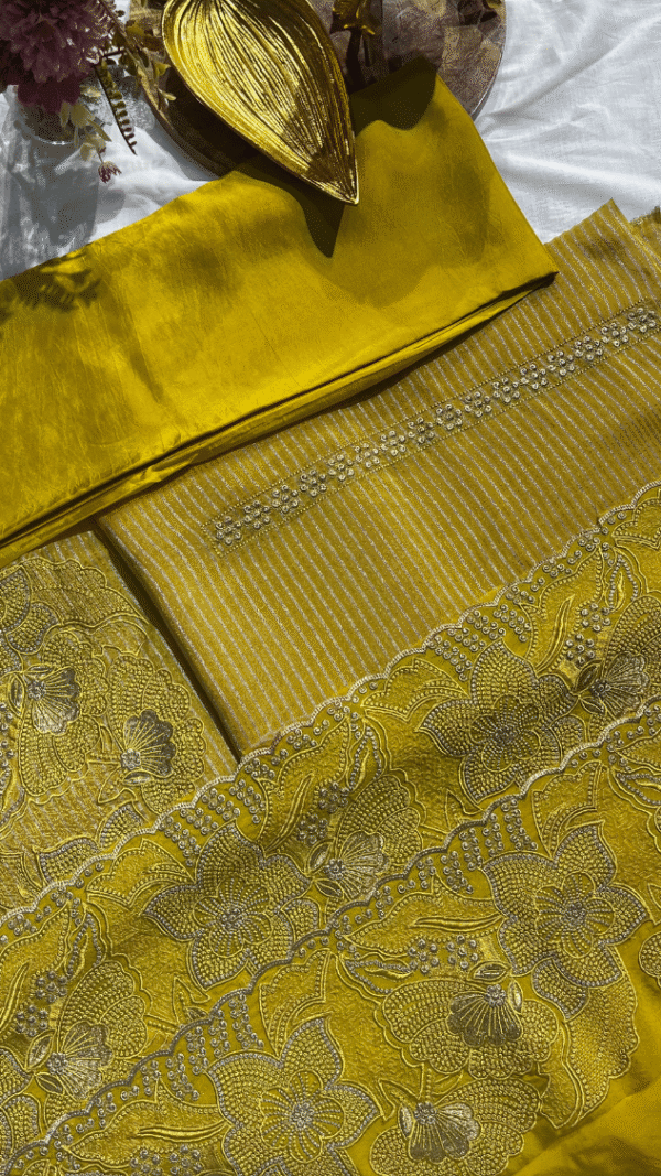 Inayat Unsticthed Zari Work Suit Set